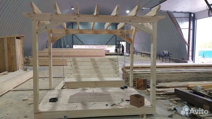 Садовые качели из дерева