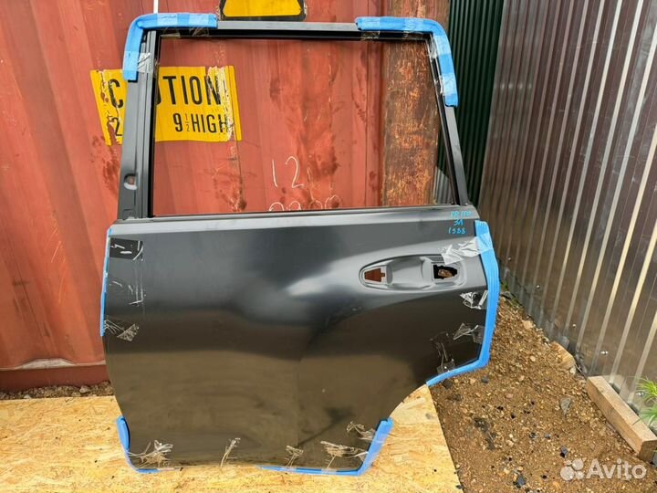 Задняя левая дверь оригинал Toyota Land Cruiser 20
