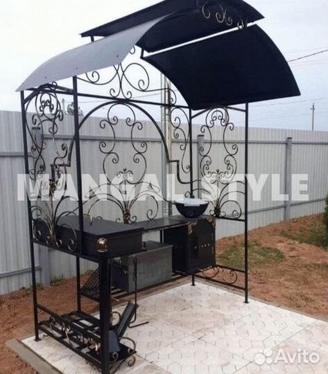 Мангал с крышей