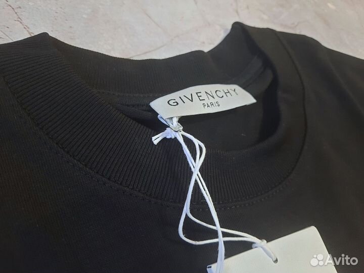 Футболка Givenchy