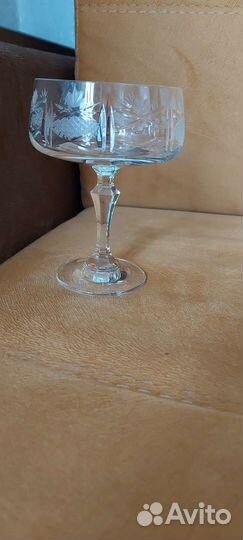 Хрустальная конфетница на ножке