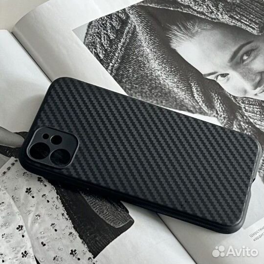 Чехол fumiko AT-3 для iPhone 11 пластиковый carbo