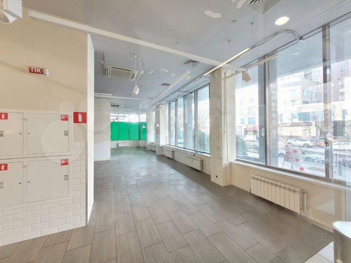 Первый этаж, витрина, 245 м²