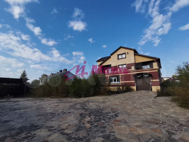 Коттедж 300 м² на участке 15 сот.