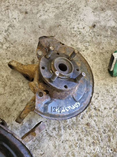 Передние кулаки всборе Мицубиси спейс стар каризма