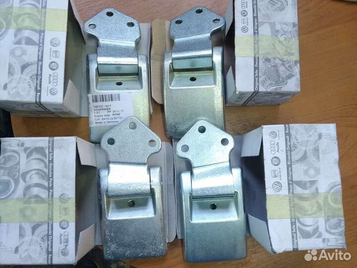 VW transporter T5 Петля двери багажника