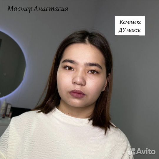 Модель на брови