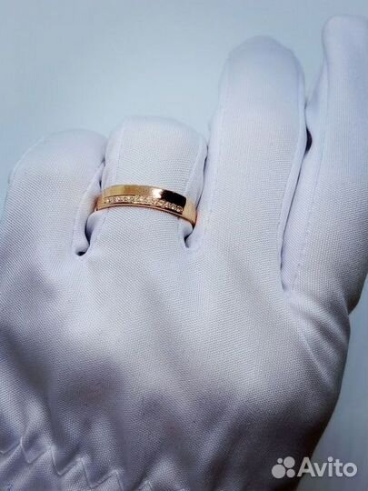 Золотое кольцо с камнем 18р