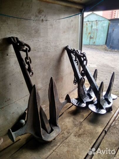 Якоря Матросова,Холла