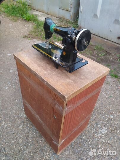 Швейная машинка ножная б/у