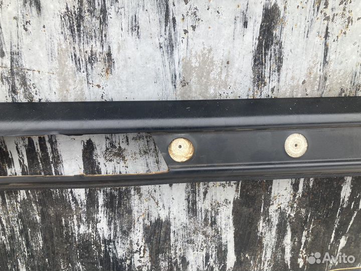 Правый каркас карты двери Mercedes 124