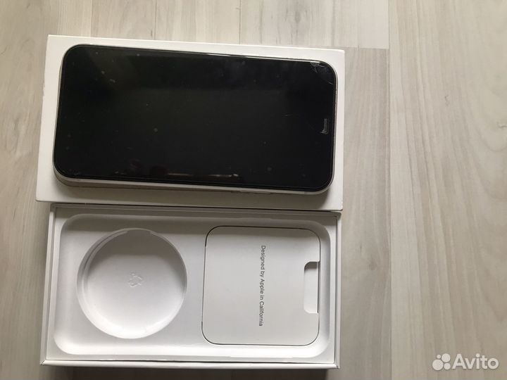 Телефон iPhone 11