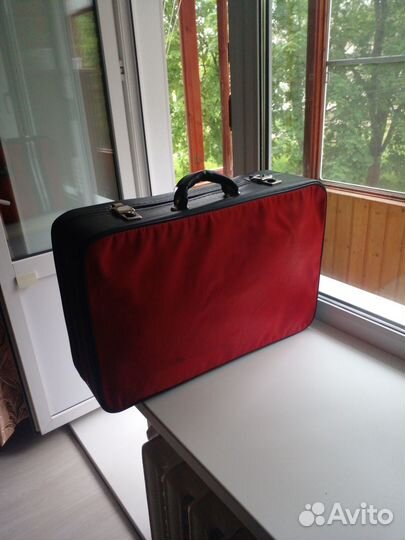 Продам чемодан