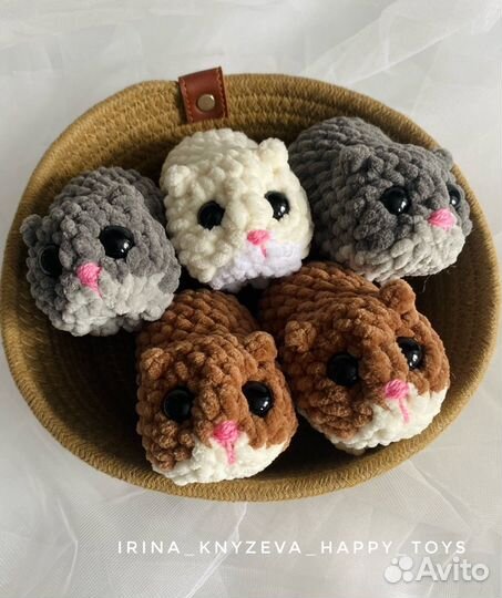 Вязаная игрушка. Грустный хомяк