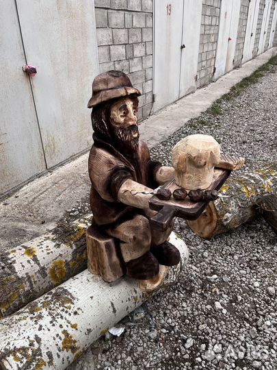 Фигура из дерева