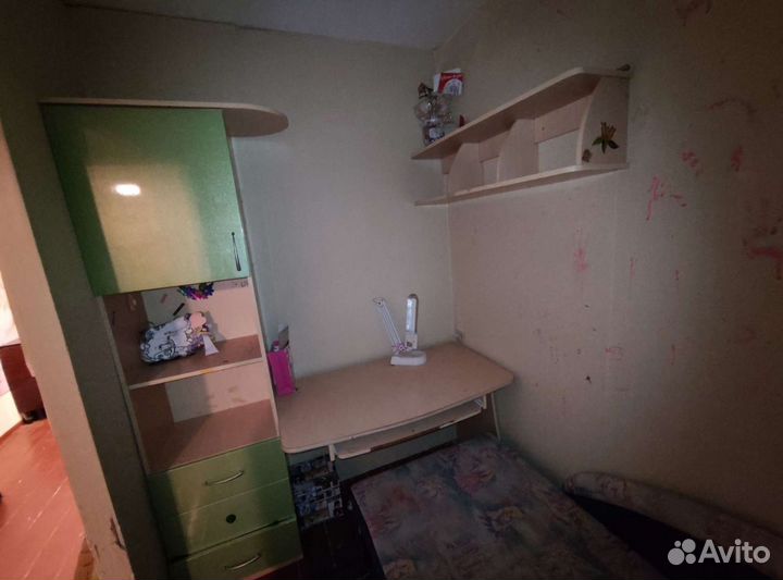 Письменный стол,шкаф,полка