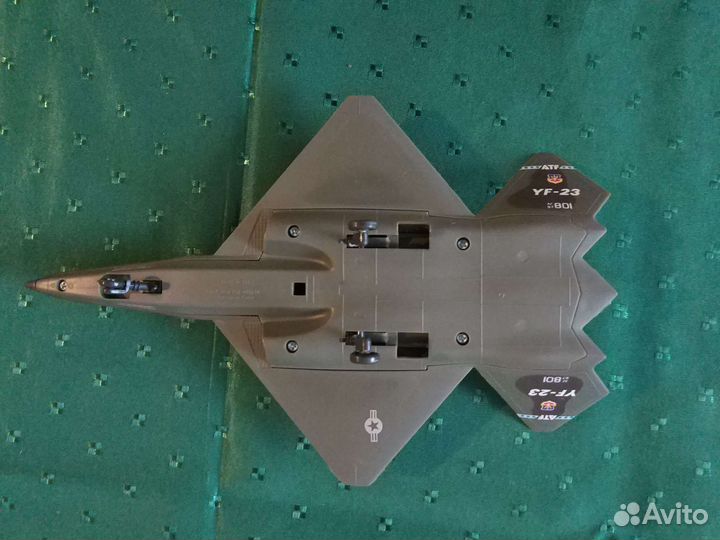 Модель самолёта YF-23