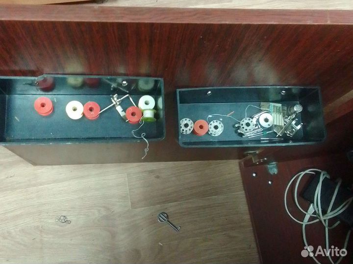 Швейная машина Чайка 142