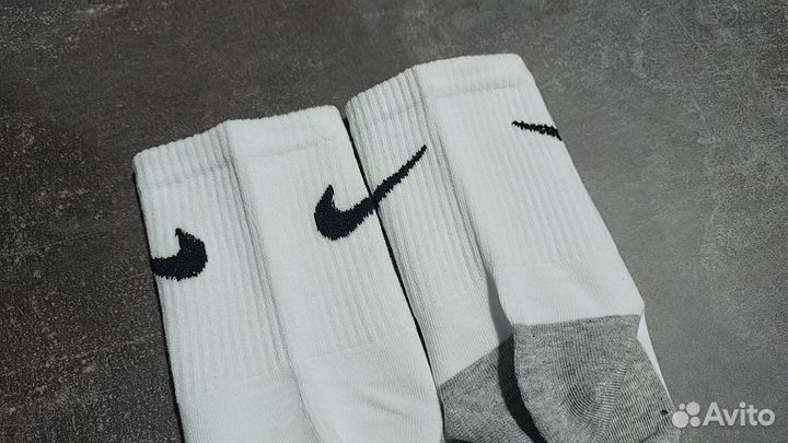 Носки Nikeс серой подошвой