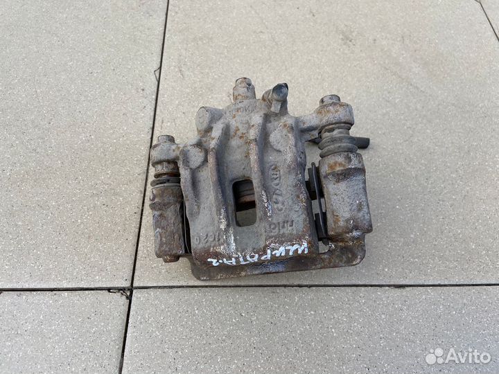 Тормозной суппорт задний правый Kia cerato 2