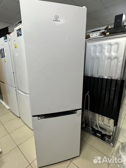 Холодильник Indesit 185см Новый