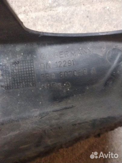 Кронштейн фары правый Volkswagen Passat B5