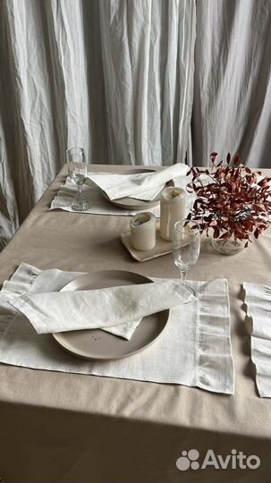 Скатерть и салфетки с рюшей