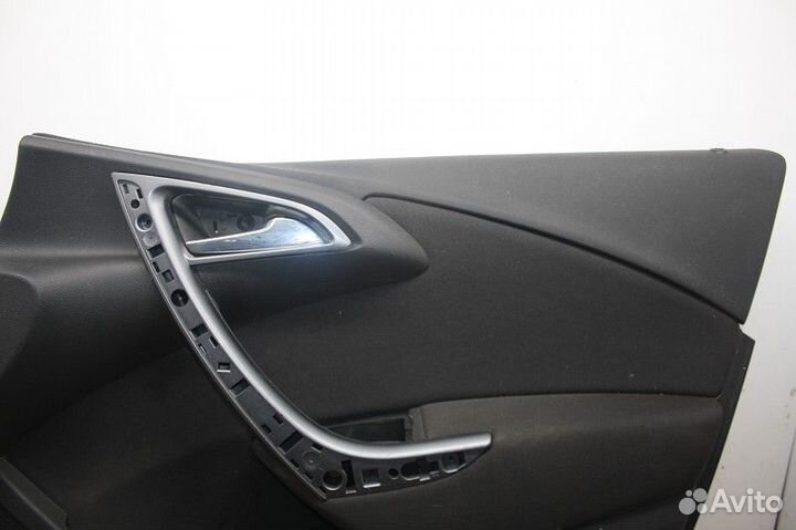 Обшивка двери передней правой opel astra J 2010