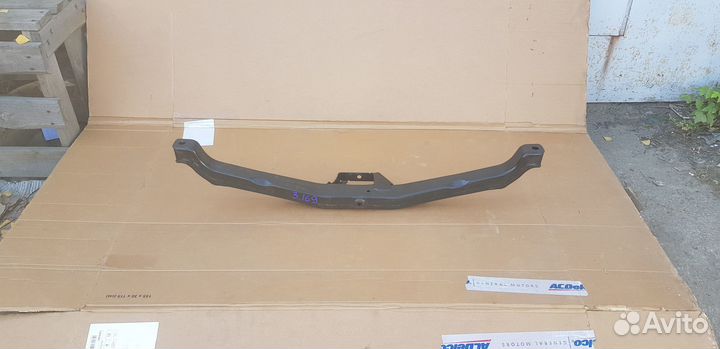 Кронштейн задней балки поперечный Opel Astra J