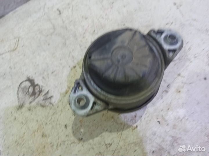 Подушка двигателя