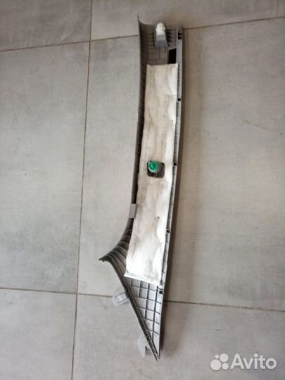 Обшивка стойки передняя правая Hyundai Solaris 2