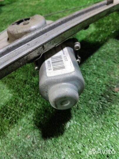 Стеклоподъемник передний правый Renault Logan