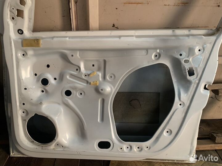Дверь правая передняя поло седан
