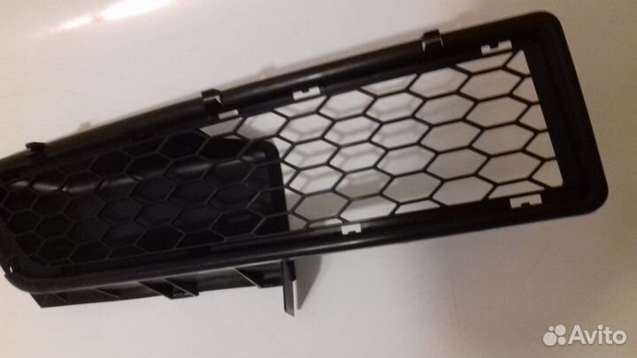 Renault Logan решетка переднего бампера