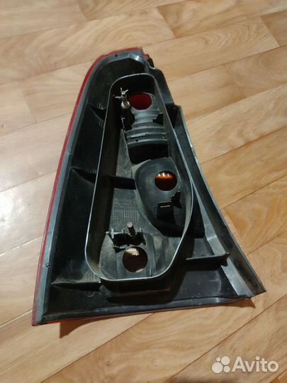 Фонарь задний правый Рено Логан 1