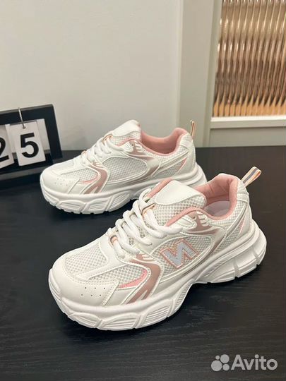 Кроссовки женские new balance