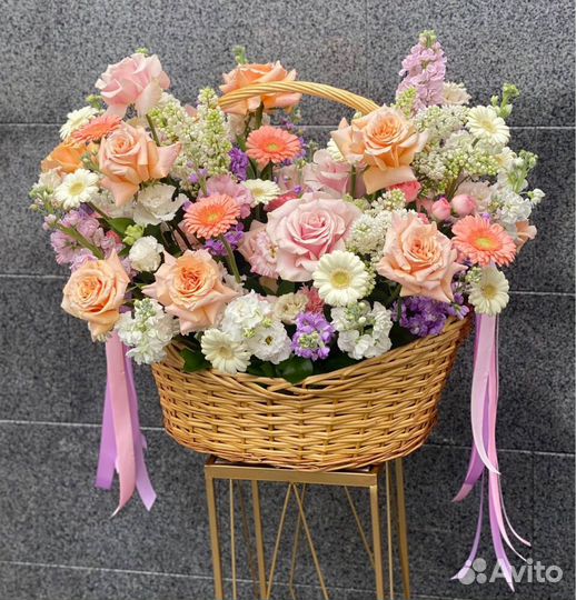 Яркие букеты из цветов и композиции. Доставка