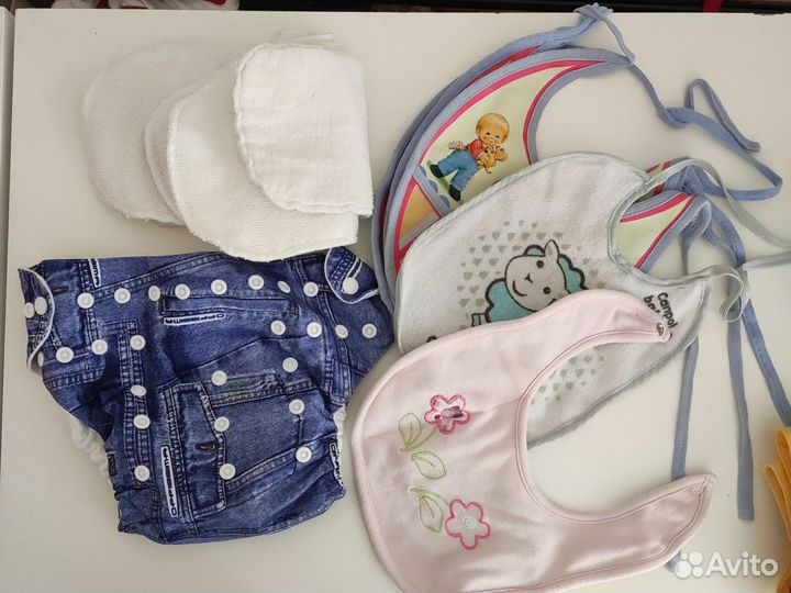 Пакетом Для малышей поильники, бутылочки и другое