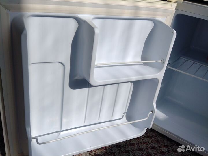 Минихолодильник с морозильной бу