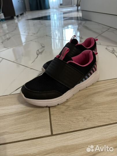 Кроссовки для девочки