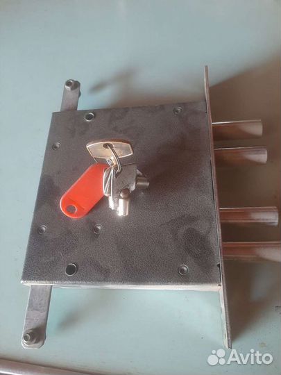 Замок дверной