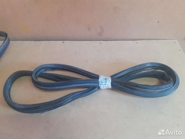 Уплотнитель двери задний левый Daewoo Nexia