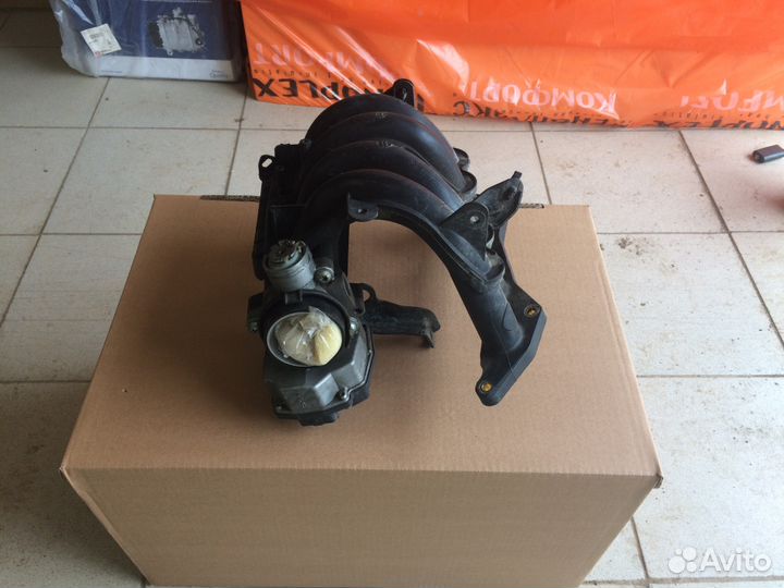 Коллектор впускной Peugeot 206