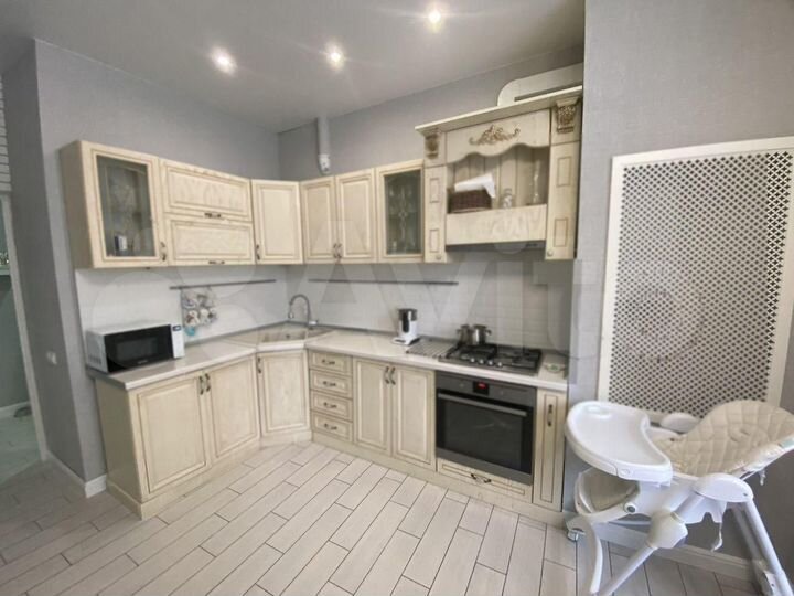 2-к. квартира, 83 м², 1/4 эт.