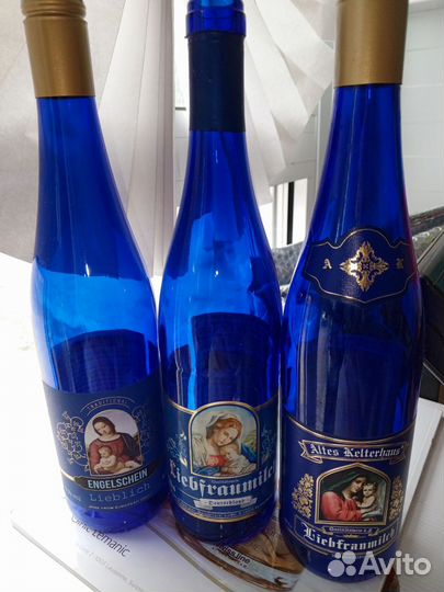 Бутылки от вина из синего стекла