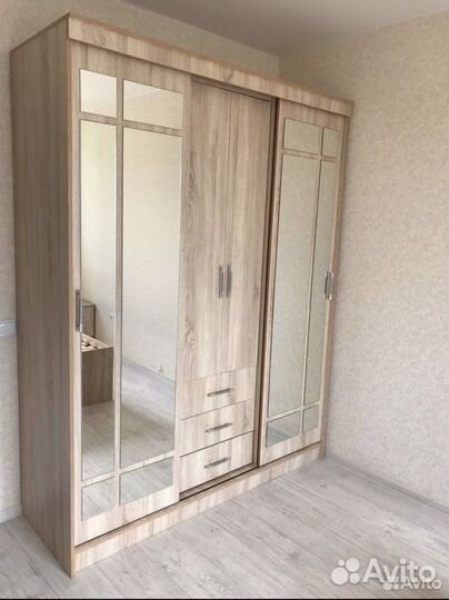 Шкаф купе распашной