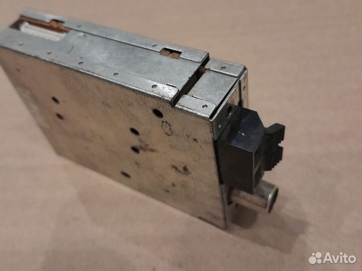 Стерео тюнер FM