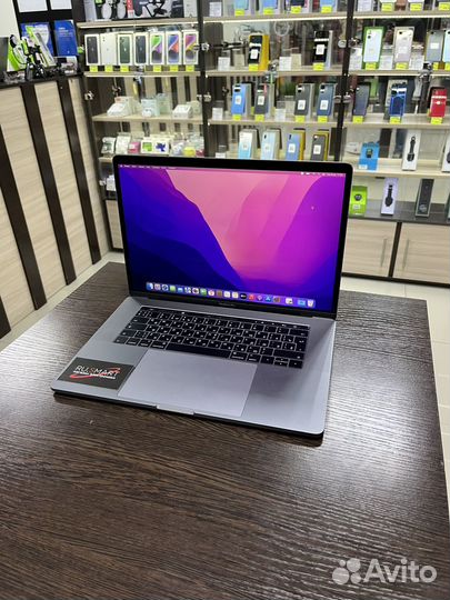 Macbook Pro 2016 i7 16/512Gb