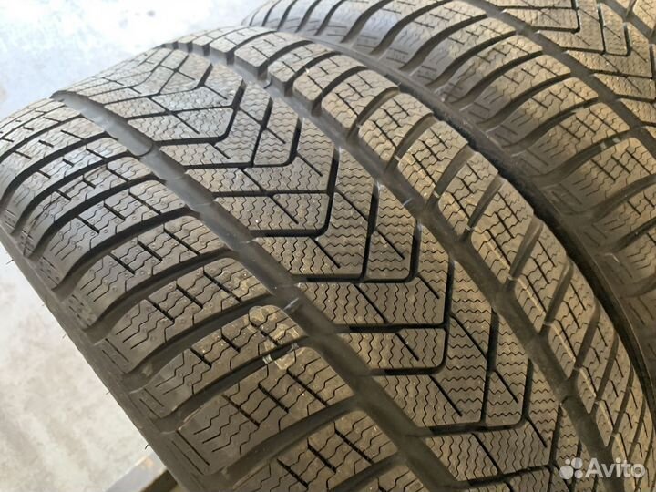 Pirelli Scorpion Winter RFT 315/35 R21 и 275/40 R21