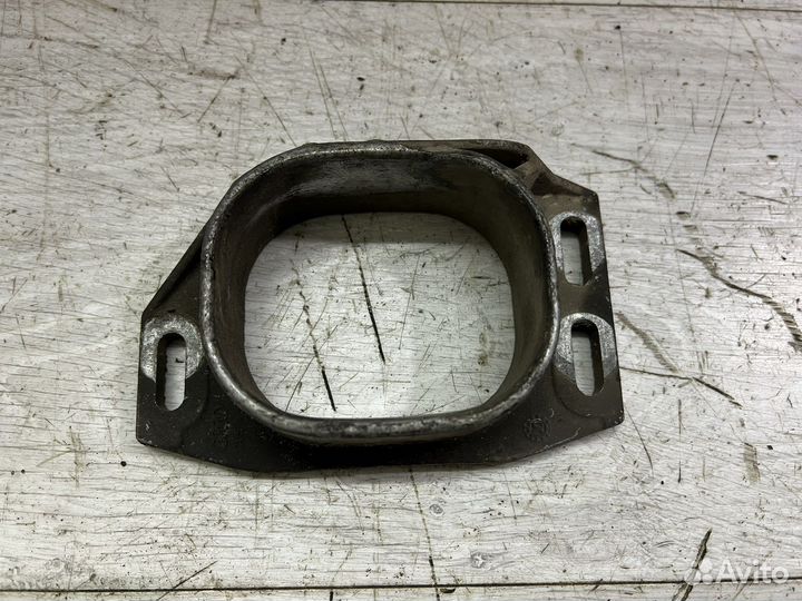 Кронштейн двигателя передний Пассат Б5